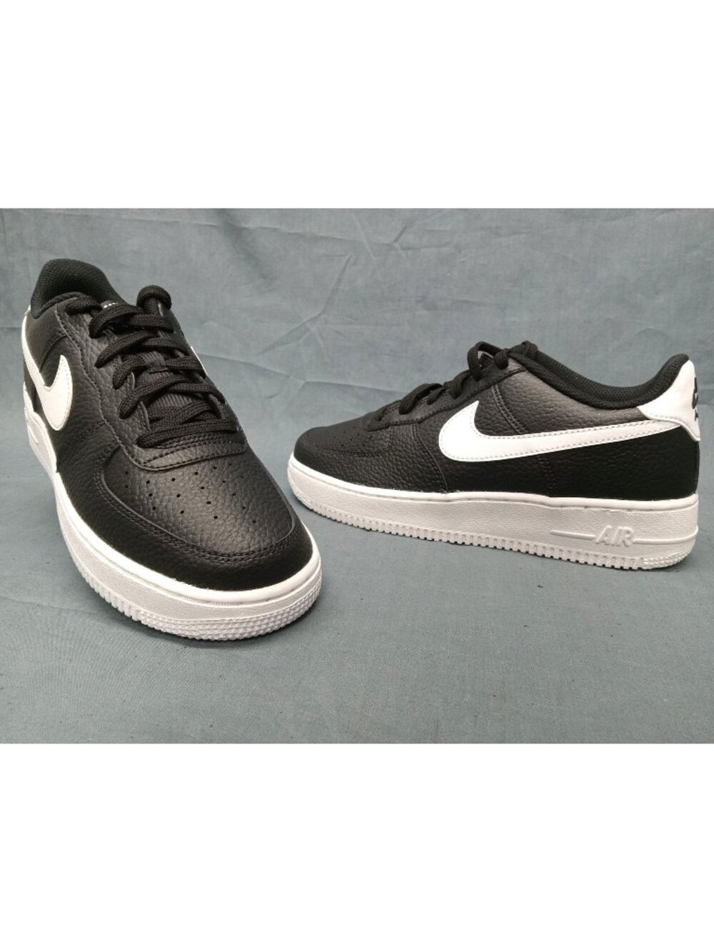 Nike Air Force 1(GS) Sneakers Leather Black White Boys Size 5.5 NEW NO BOX !
